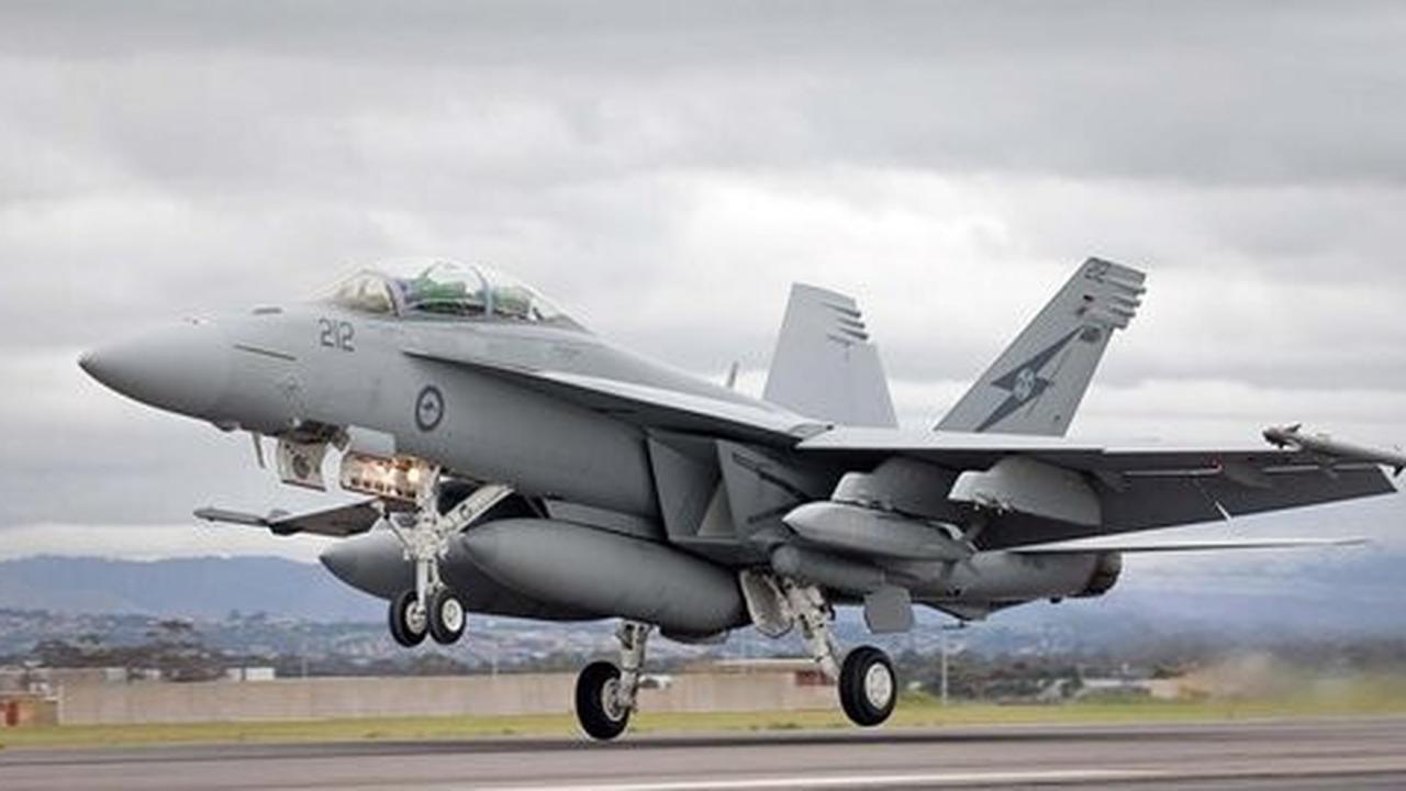 8 Pesawat F-18 Australia mendarat di Lanud El Tari Kupang