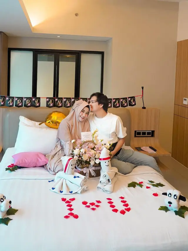 7 Potret Mesra Anisa Rahma dan Suami yang Kini Jalani Progam Bayi Tabung