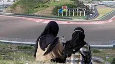 Kabar baik untuk warga lokal di sekitar Sirkuit Mandalika. Mereka diperbolehkan menonton balapan MotoGP dari bukit secara gratis. (Bola.com/Yusuf Satria)