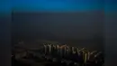 Foto ini menggambarkan pemandangan sebuah kota di China utara yang diselimuti kabut, Tianjin, (10/12/2015). Foto kategori Contemporary Issues karya Zhang Lei berjudul 'Haze in China' menjadi pemenang '1st prize singles'. (Reuters via WPP)