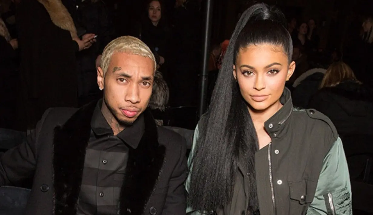 Dilansir dari HollywoodLife, Kylie Jenner memblokir telpon Tyga. Hal itu membuat Tyga lebih merindukan Kylie. (REX - HollywoodLife)