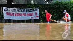 Hujan yang mengguyur Jakarta sejak semalam mengakibatkan sebagian wilayah Jakarta tergenang banjir, Jakarta, Minggu (27/7/2014) (Liputan6.com/Faizal Fanani)