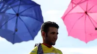Amir Kohladouz mengunci gelar juara sebagai pemegang Yellow Jersey pada Tour de Singkarak 2016 di Kota Padang, Sumatera Barat, Minggu (14/8/2016). (Bola.com/Nicklas Hanoatubun)