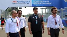Menpora RI, Dito Ariotedjo menghadiri ajang balap mobil listrik Formula-E Jakarta E-Prix 2023 round-11 di Jakarta International E-Prix Circuit, Ancol, Jakarta, Minggu (04/06/2023).(Bola.com/Bagaskara Lazuardi)
