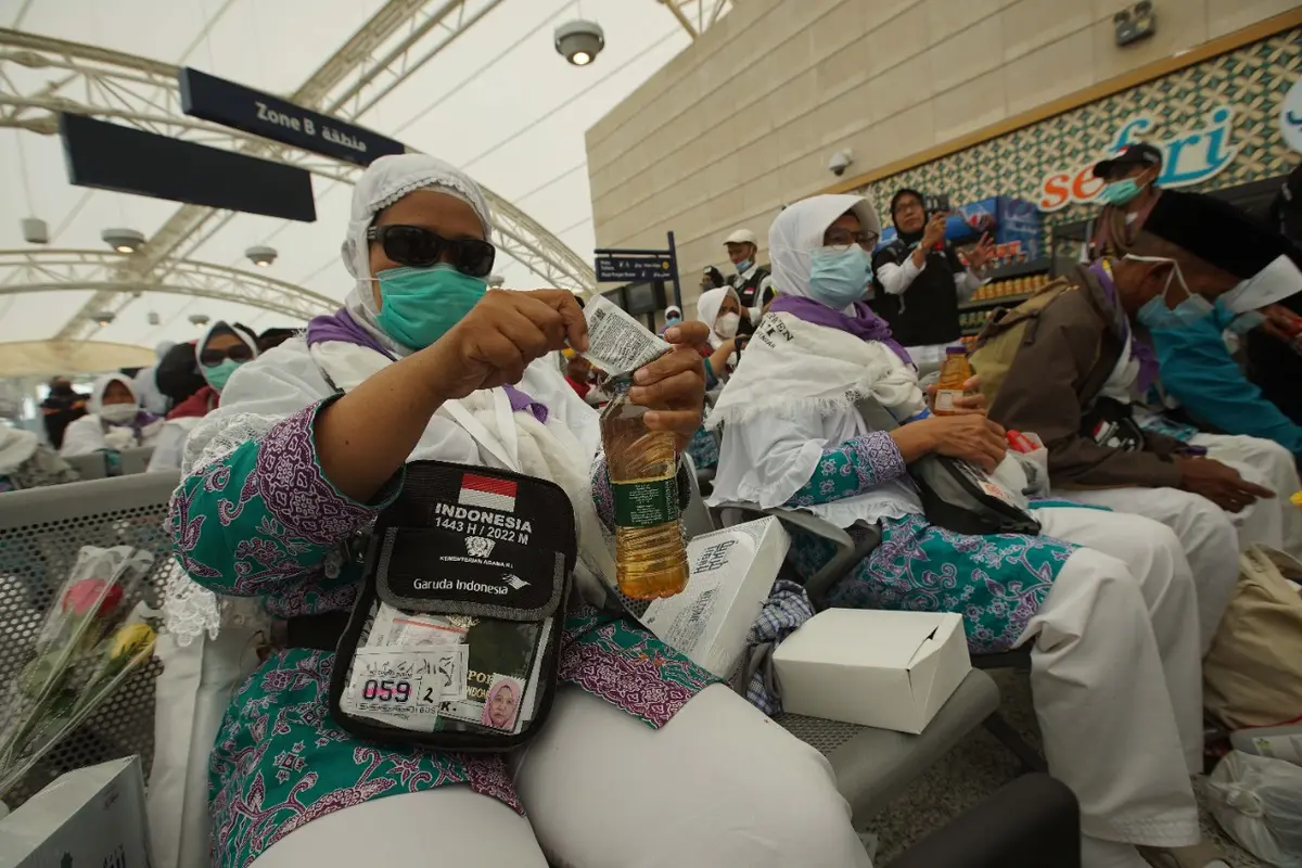 Jemaah haji kloter 1 embarkasi Solo mendarat perdana di Madinah, Sabtu (4/6/2022) sekitar pukul 09.58 waktu Arab Saudi (WAS). (Foto: Humas Kementerian Agama)