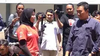 Menpora Imam Nahrawi mengecek training center (TC) panjat tebing di kompleks Stadion Mandala Krida, Yogyakarta, Senin (12/3/2018). (Bola.com/Ronald Seger Prabowo)