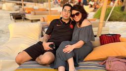 Dugaan netizen kalau Thalita Latief dan Ichsan Reinaldy punya hubungan spesial semakin menguat saat artis berusia 33 tahun itu memposting foto bareng mereka. (Instagram/thalitalatief)