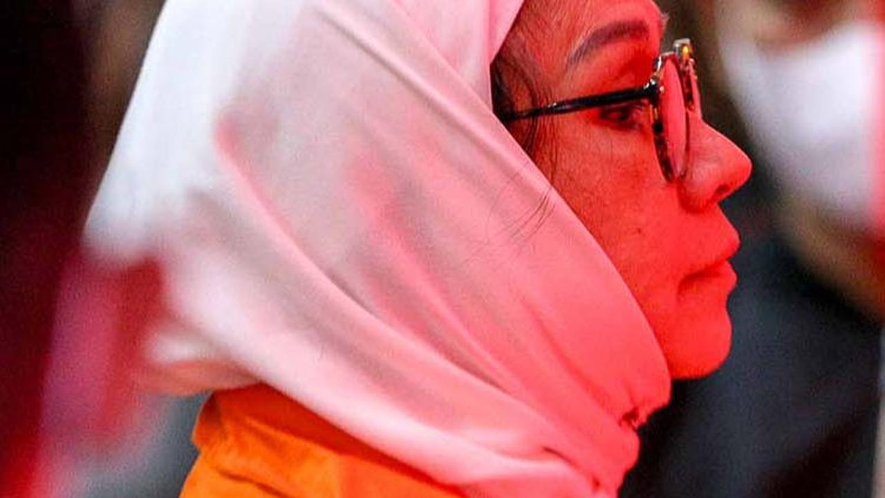 Karen sekaligus ditetapkan sebagai tersangka dalam kasus ini.