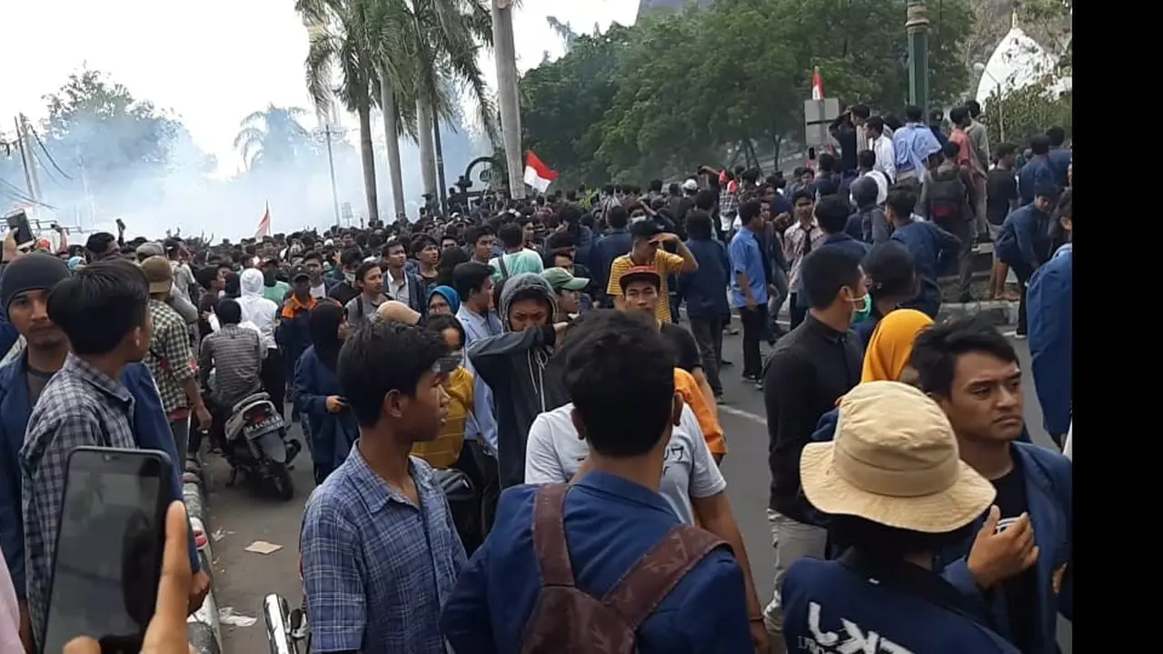 Demo Mahasiswa di Depan Gedung DPRD NTB