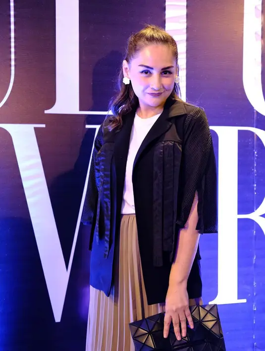 <p>[Instagram/monaratuliu]</p>