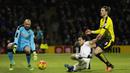 8. Penyerang Leicester, Shinji Okazaki, berusaha membobol gawang Watford pada laga Liga Premier Inggris di Stadion Vicarage Road, Sabtu (5/3/2016). Watford takluk 0-1 dari Leicester. (Reuters/John Sibley)
