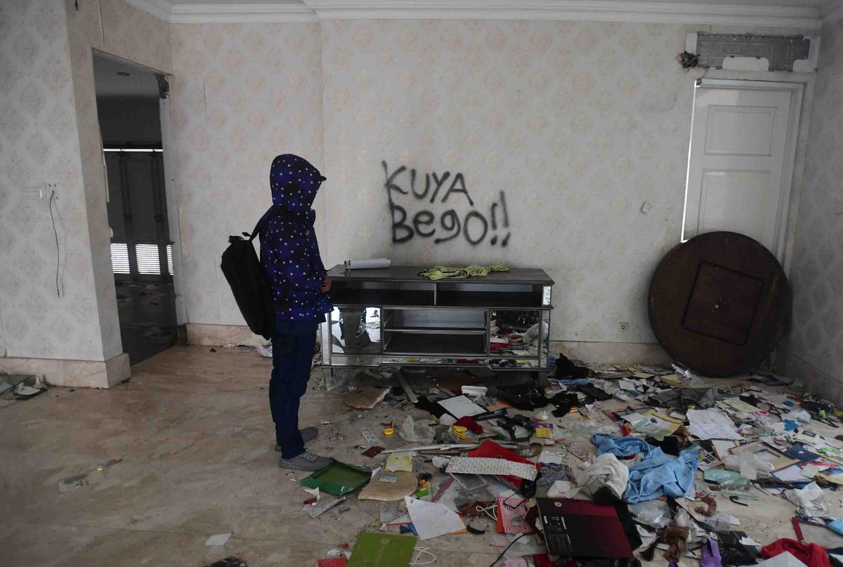 FOTO: Kondisi Rumah Uya Kuya Setelah Amukan Massa Tak Dikenal