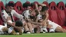 Pemain pengganti timnas Jerman di bangku cadangan bereaksi pada duel matchday 3 Grup E Piala Dunia 2022 melawan Kosta Rika di Al Bayt Stadium, Jumat (2/12/2022) dini hari WIB. Jerman tersingkir dari Piala Dunia 2022 Qatar untuk kedua kalinya berturut-turut meski menang 4-2 atas Kosta Rika. (AP Photo/Martin Meissner)