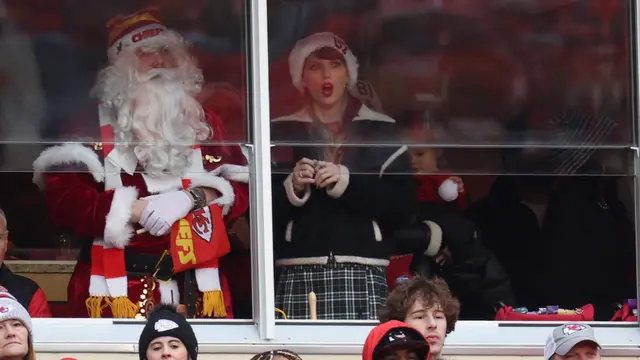 Taylor Swift Nonton Pertandingan Travis Kelce di Hari Natal
