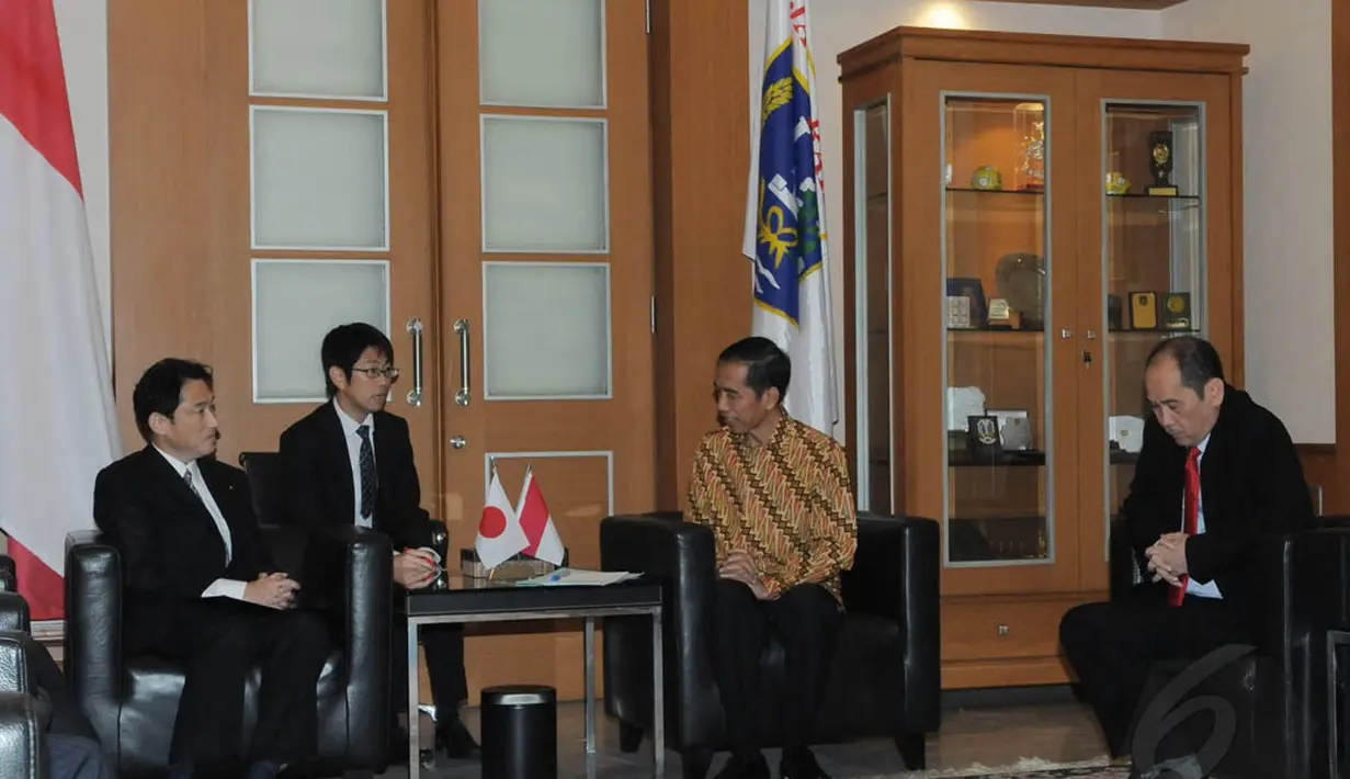 Keduanya melakukan pertemuan tertutup di ruang tamu Balai Kota, Jakarta, Selasa (12/8/14). (Liputan6.com/Herman Zakharia)