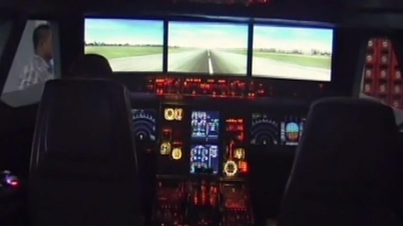 SIMULATOR PESAWAT - Liputan6 Siang