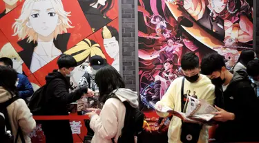 Penggemar lokal mengantre untuk mengikuti Festival Komik dan Animasi ke-10 di Taipei, Taiwan (10/2/2022). Festival Komik dan Animasi Internasional Taipei (TiCA) diadakan pada 10-14 Februari 2022. (AFP/Sam Yeh)