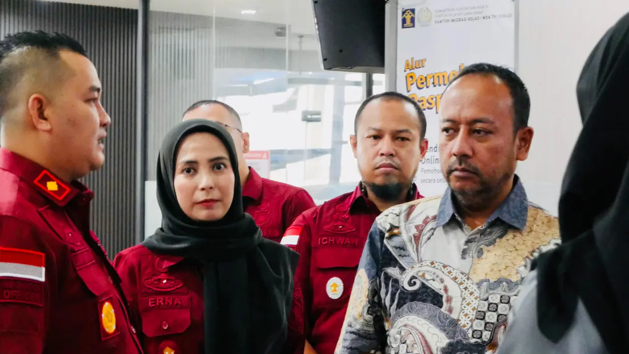 Kepala Ombudsman RI perwakilan Jakarta Raya Dedy Irsan (kanan) (Istimewa)