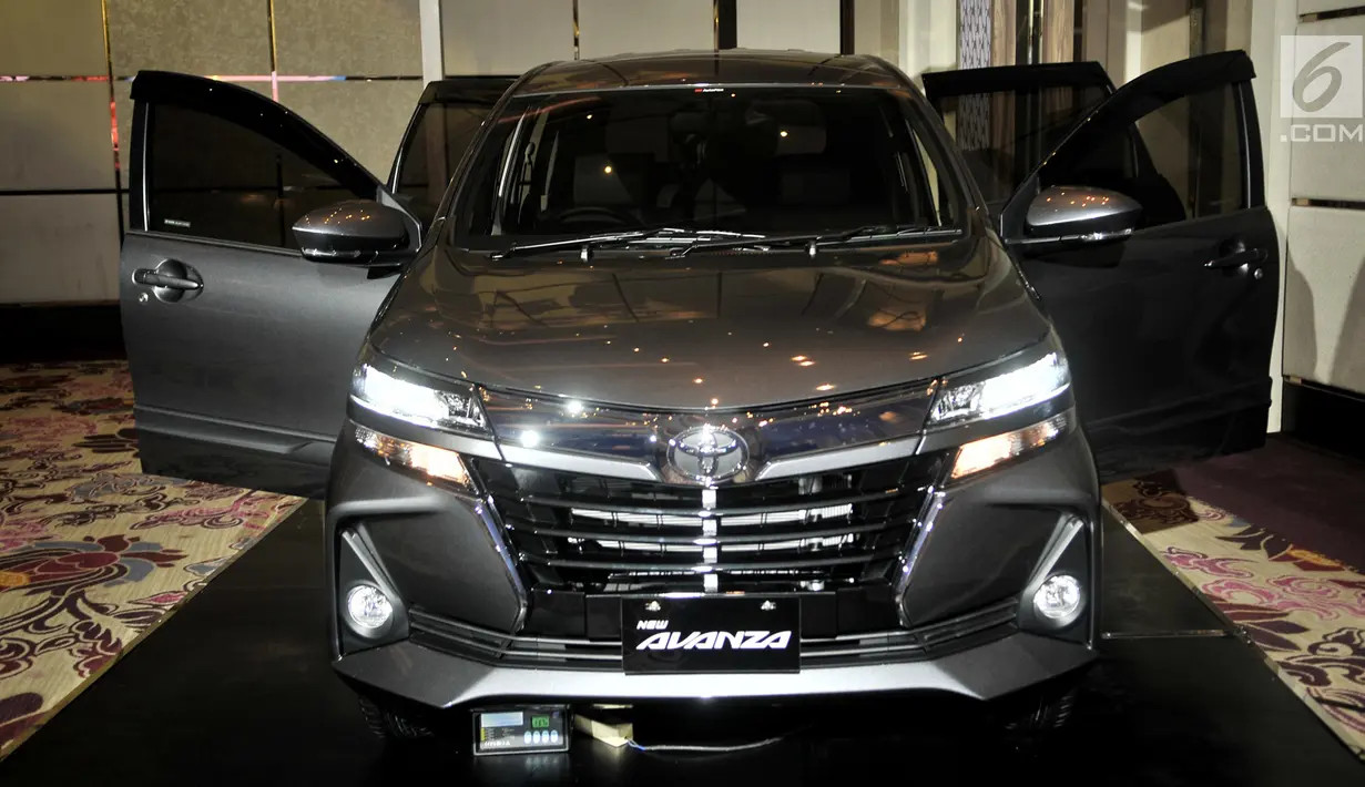 Tampilan New Toyota Avanza saat diluncurkan di Jakarta, Selasa (15/1). Pada bagian belakang juga tampak lebih lebar berkat desain anyar lampu. (Merdeka.com/Iqbal S. Nugroho)