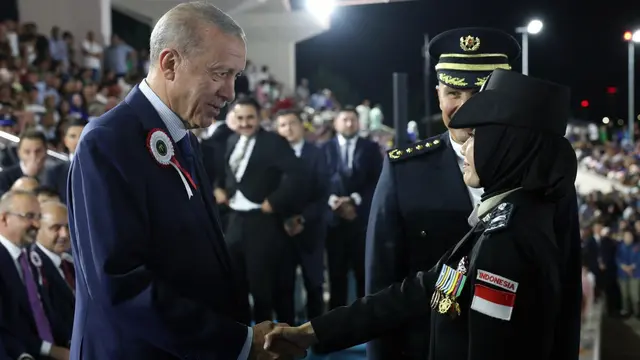 Tiga personel Polri menjalani wisuda di Turkish National Police Academy (TNPA) yang dipimpin langsung oleh Presiden Recep Tayyip Erdogan. Acara tersebut diselenggarakan pada 26 Juli 2023 waktu setempat (Istimewa)