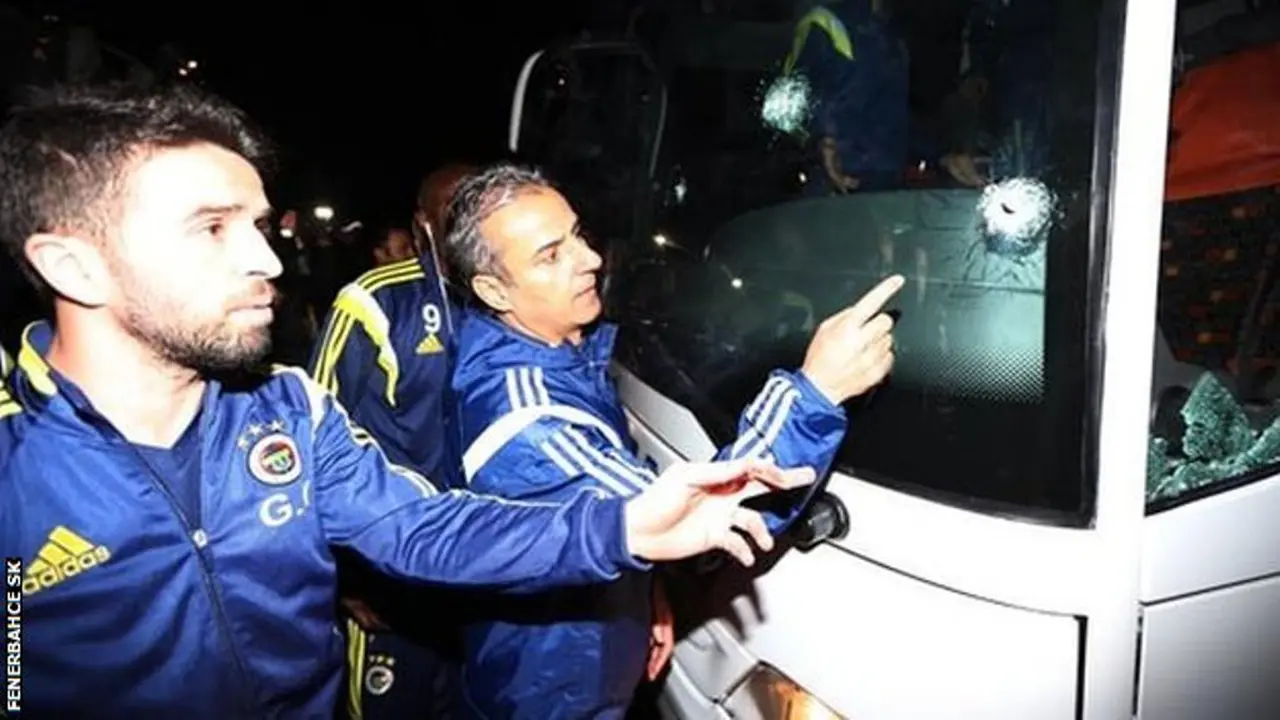 Bus Fenerbahce Ditembak