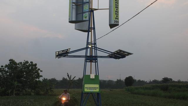 Pembangkit listrik mandiri bertenaga energi angin dan matahari di Desa Kedungringin, Kecamatan Tunjungan, Kabupaten Blora. (Liputan6.com/ Ahmad Adirin)