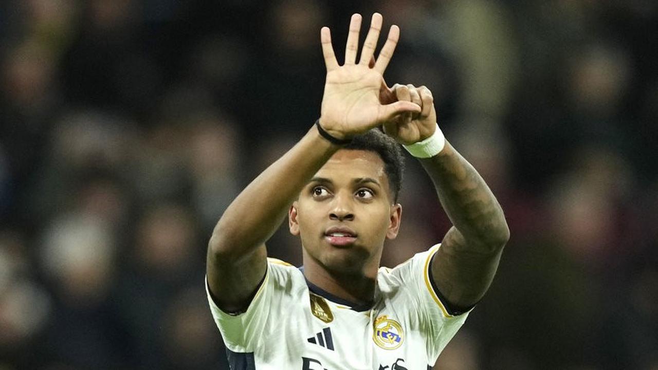 Rodrygo Melontarkan Sindiran Setelah Namanya Tak Terdaftar di Nominasi Ballon d'Or 2024: Memamerkan Koleksi Trofi dan Tertawa Sinis.