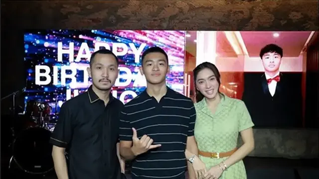 6 Potret Angel Karamoy di Ulang Tahun Gusti Ega, Tampil Elegan dan Makin Mesra