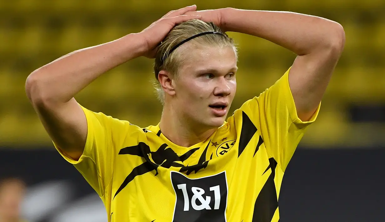 4. Erling Haaland (23 gol) - Pemain bintang Borussia Dortmund ini tampil sangat mengagumkan di kompetisi Liga Jerman dan Liga Champions. Sepanjang tahun 2020, Erling Haaland telah mencetak 23 gol bersama Borussia Dortmund. (AFP/Ina Fassbender/various sources)