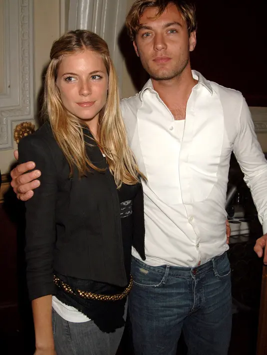 Jude Law berselingkuh dari Sienna Miller dengan baby sitter mereka. (RICHARD YOUNG/REX/SHUTTERSTOCK/HollywoodLife)