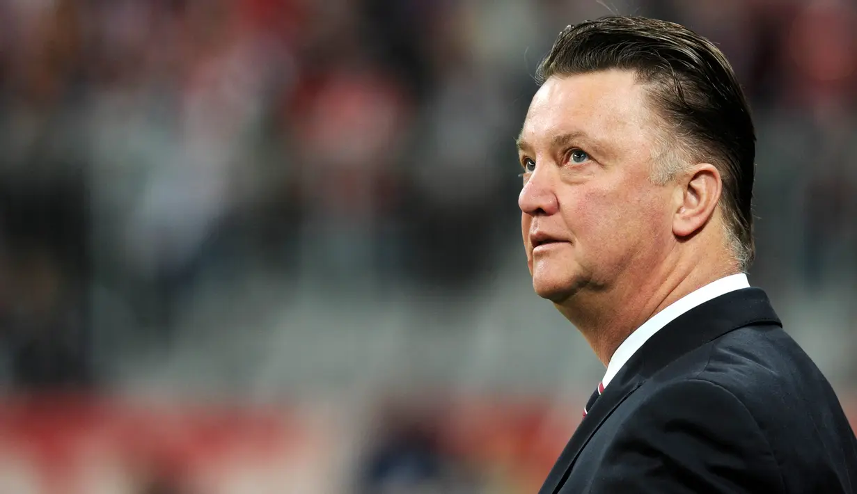 3. Louis Van Gaal (Bayern Munchen) - Pada 2010 sebenarnya Van Gaal cukup berprestasi. Ia berhasil menyabet gelar Bundesliga, DFB-Pokal dan DFL-Supercup. Namun, karena berselisih dengan petinggi klub, Van Gaal akhirnya dilengserkan. (AFP/Christof Stache)