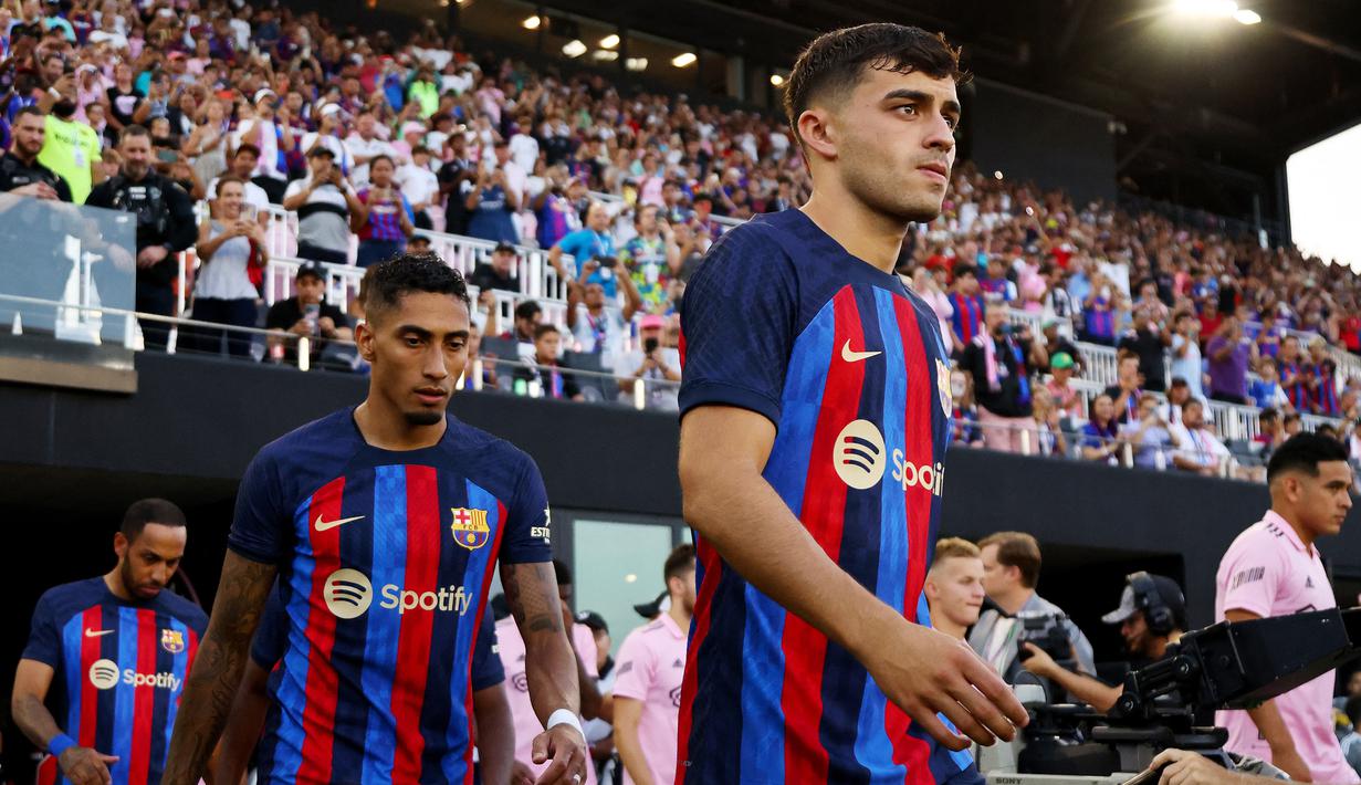 Rekrutan baru lainnya, Raphinha (tengah) langsung diturunkan sebagai starter mendampingi Pierre-Emerick Aubameyang dkk. (AFP/Getty Images/ Michael Reaves)