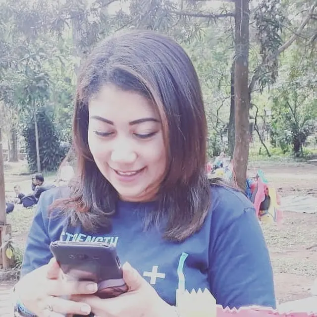 7 Potret Venti Figianti, Istri Baru Kiwil yang Jadi Sorotan