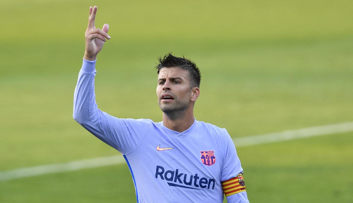 Gerard Pique. Bek tengah 34 tahun ini merupakan lulusan La Masia paling senior di dalam tim. Ia sempat berseragam Manchester United pada rentang 2004-2008 yang akhirnya kembali ke Barcelona. Karena sering cedera, musim lalu ia lebih sering menghuni bangku cadangan. (Foto: AFP/Pau Barrena)