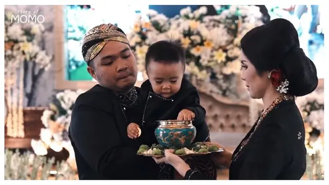 10 Potret Momo Geisha Gelar Tedak Siten untuk Anak Kedua, Mewah Banget