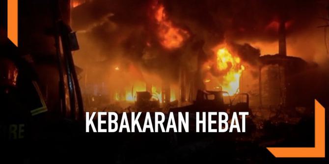 VIDEO: Gudang Kimia Bangladesh Terbakar, 45 Tewas