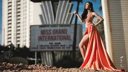 Ariska Putri yang lahir di Lhokseumawe, 13 Januari 1995 silam itu berkesempatan berangkat ke Las Vegas dan mewakili Indonesia setelah terpilih sebagai runner-up 3 dalam ajang Puteri Indonesia 2016 Februari lalu. (facebook.com/MISSGRANDINTERNATIONAL)