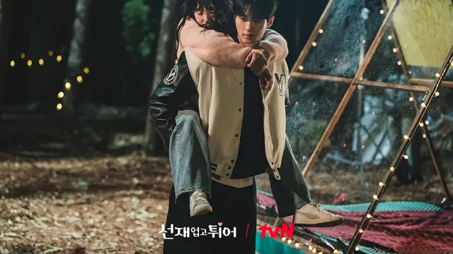 Kim Hye Yoon dan Byeon Woo Seok dalam drakor Lovely Runner. (tvN via Soompi)