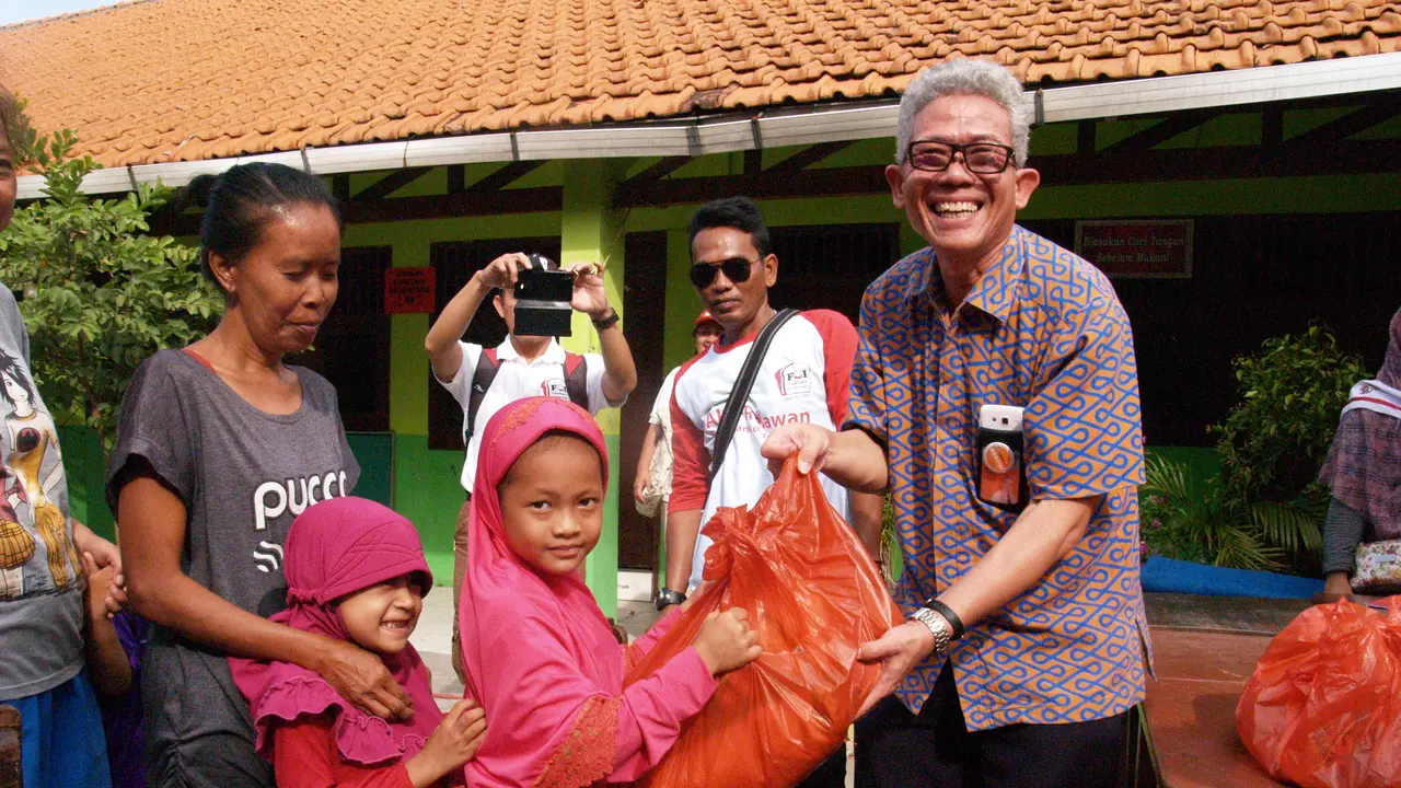 Pembagian sembako Ramadan 
