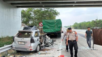 Kecelakaan Maut di Tol Terpeka, Avanza Hantam Truk Fuso Menewaskan 6 Orang