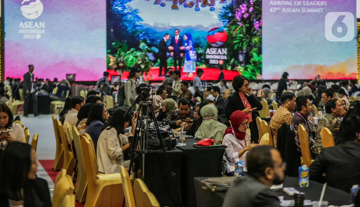 Untuk mendukung pemberitaan, tersedia juga jaringan internet berkekuatan 10 gigabyte selama berlangsungnya Konferensi Tingkat Tinggi (KTT) ASEAN 2023. (Liputan6.com/Faizal Fanani)