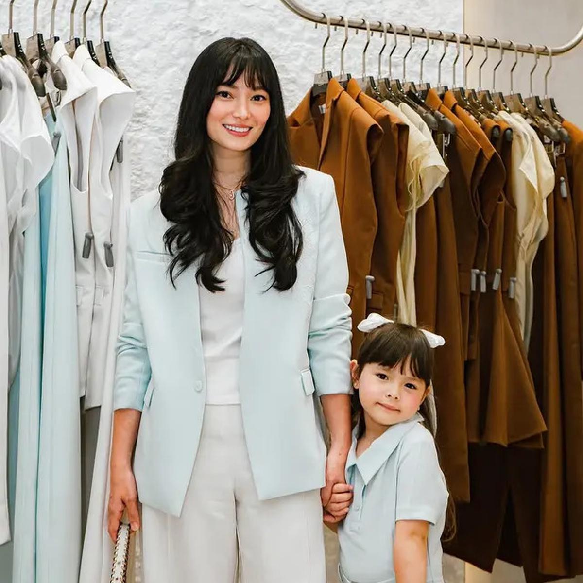 6 Potret Asmirandah Bareng Chloe di Berbagai Acara Launching Produk, Selalu Selaras