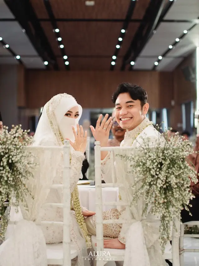 6 Momen Akad Nikah Fiki Naki dan Tinandrose, Khidmat dengan Dekorasi Serba Putih