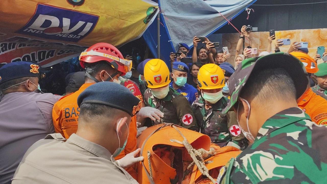 Evakuasi Korban Pesawat ATR 42-500 Rampung: Total Ada 11 Kantong Jenazah, Satu Berisi Tulang