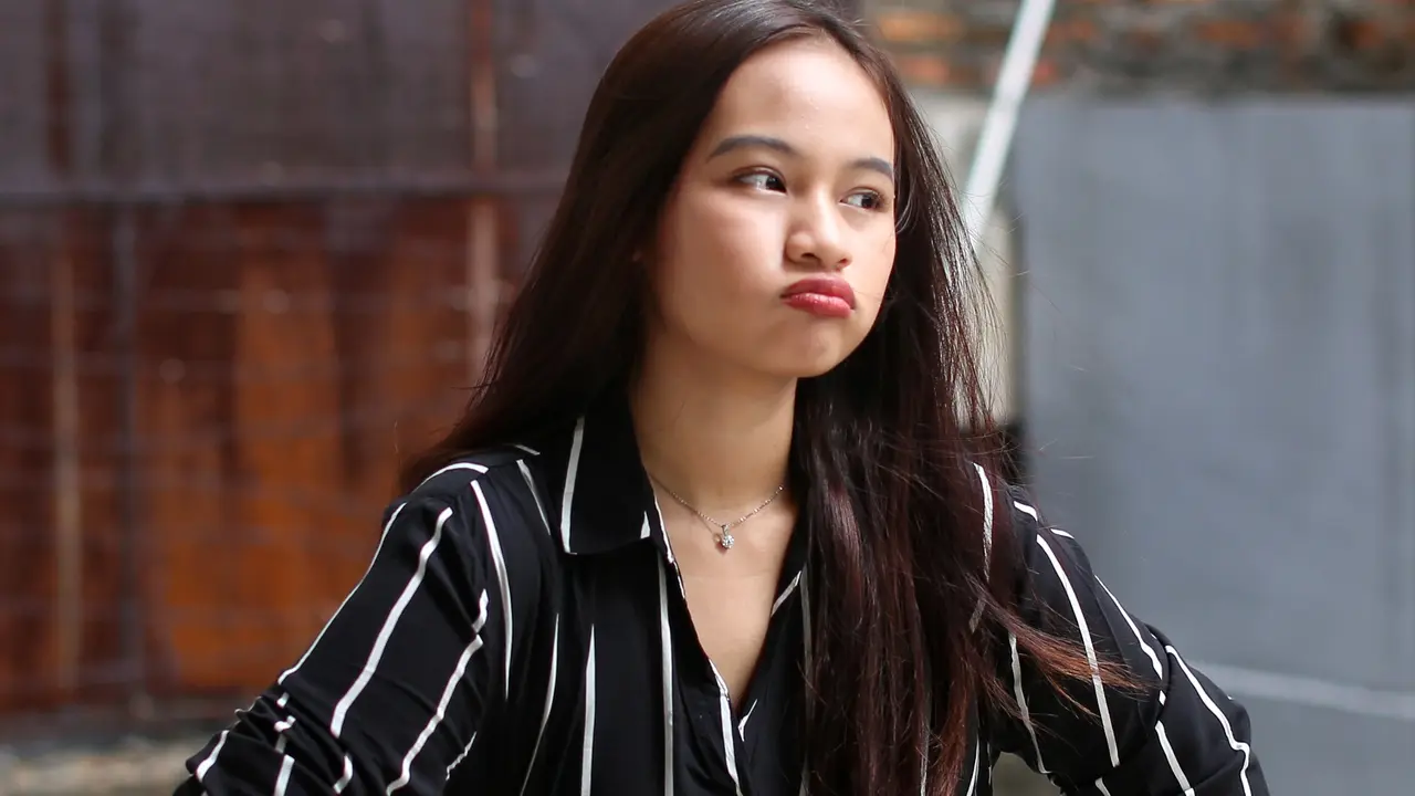 wanita april sering dikira manja