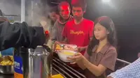 Dapur Lapangan Brimob Suplai Bantuan Makanan untuk Korban Banjir di Aceh Tamiang