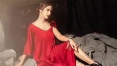 Nia Ramadhani merupakan salah satu artis yang kerap mengubah gaya rambut. Salah satu gaya rambut yang pernah ia coba adalah dutch braid updo ala putri kerajaan. Dengan gaya rambut ini Nia terlihat mewah dan elegan.(Liputan6.com/IG/@ramadhaniabakrie)