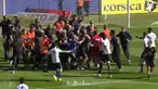 Laga antara Bastia Vs Lyon di Ligue 1 harus ditunda karena fans Bastia yang turun ke lapangan. This video is Presented by BallBall
