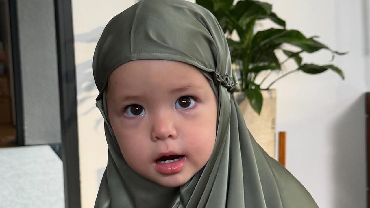 Potret Kamari saat Pakai Hijab Ini Bikin Netizen Gemas, Tampil Berbeda Hingga Dipanggil Bu Hajah