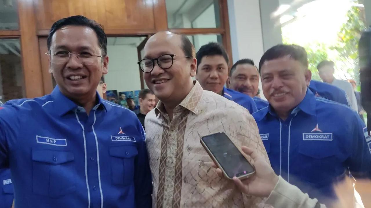 Sebagai Ketua TKN Prabowo-Gibran, Rosan akan membuat struktur tim lengkap yang akan memenangkan pasangan tersebut. Namun Rosan masih enggan menjelaskan mengenai struktur lengkapnya.<br>